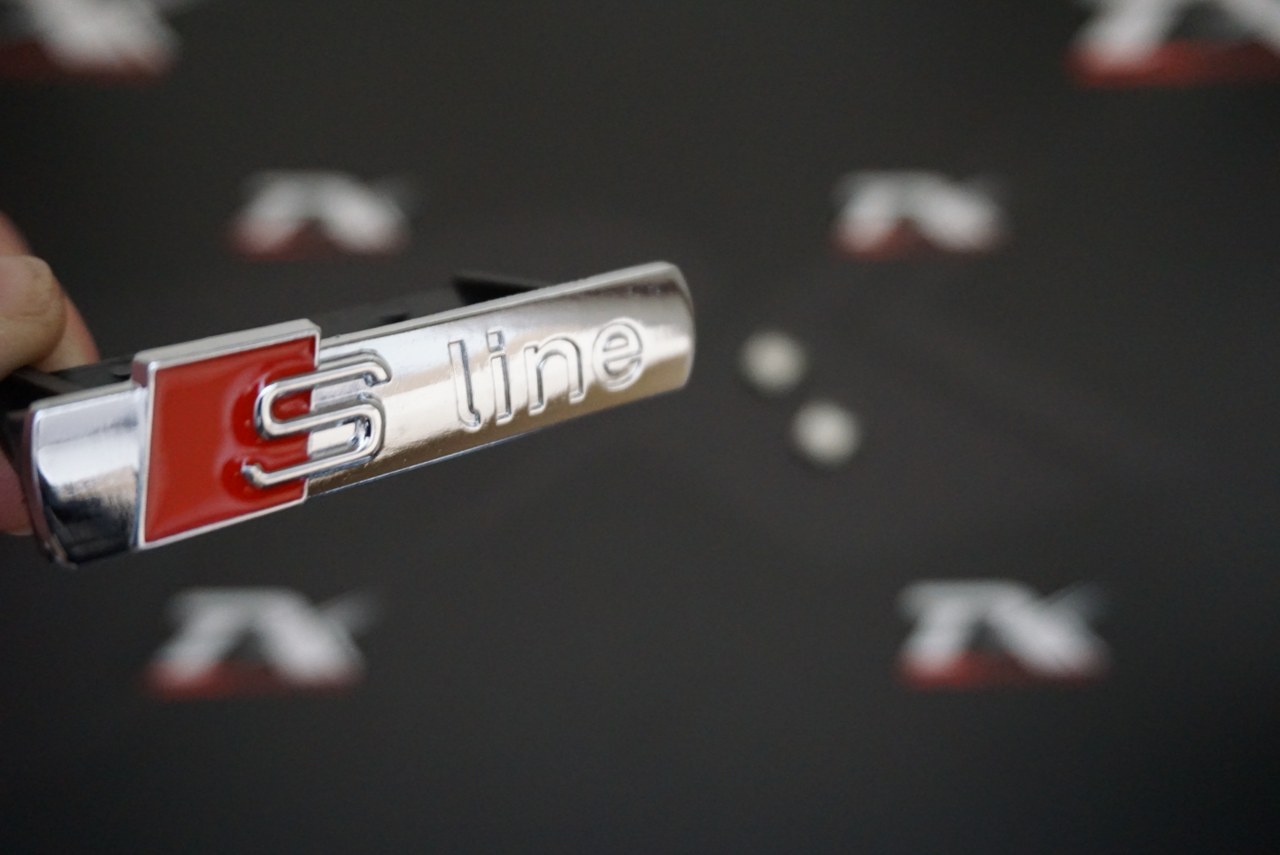 Audİ S Lİne 214 N Panjur Mat Sİyah Amblem Dk Auto Tuning