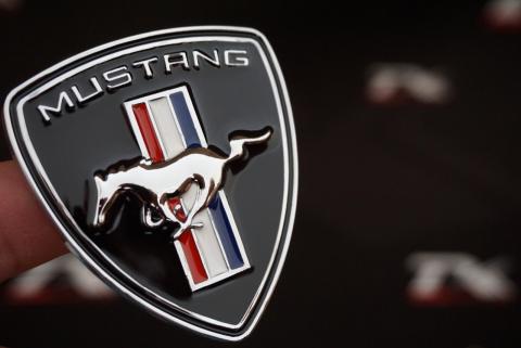 Ford Mustang Koşan At Bagaj Logo Metal Plaka Arma