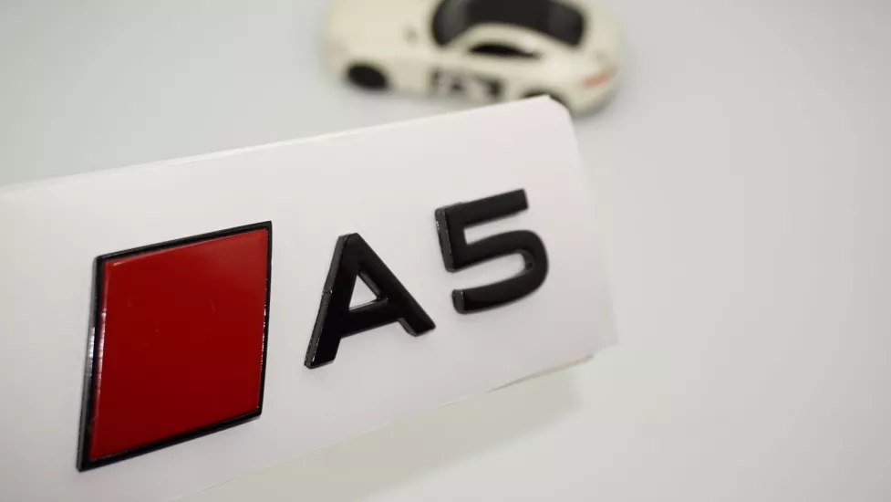 DK Tuning A5 2025+ Bagaj Kırmızı Siyah Yazı Logo Arma Audi İle Uyumlu