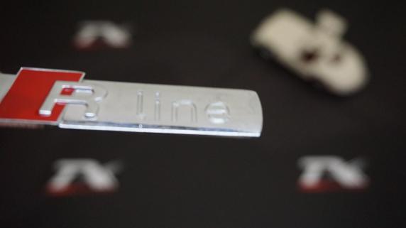 Audi R Line Çamurluk Yanı 3M 3D Krom Metal Logo Seti