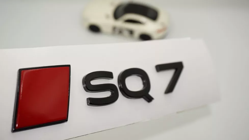 DK Tuning SQ7 2025+ Bagaj Siyah Kırmızı Yazı Logo Arma Audi İle Uyumlu