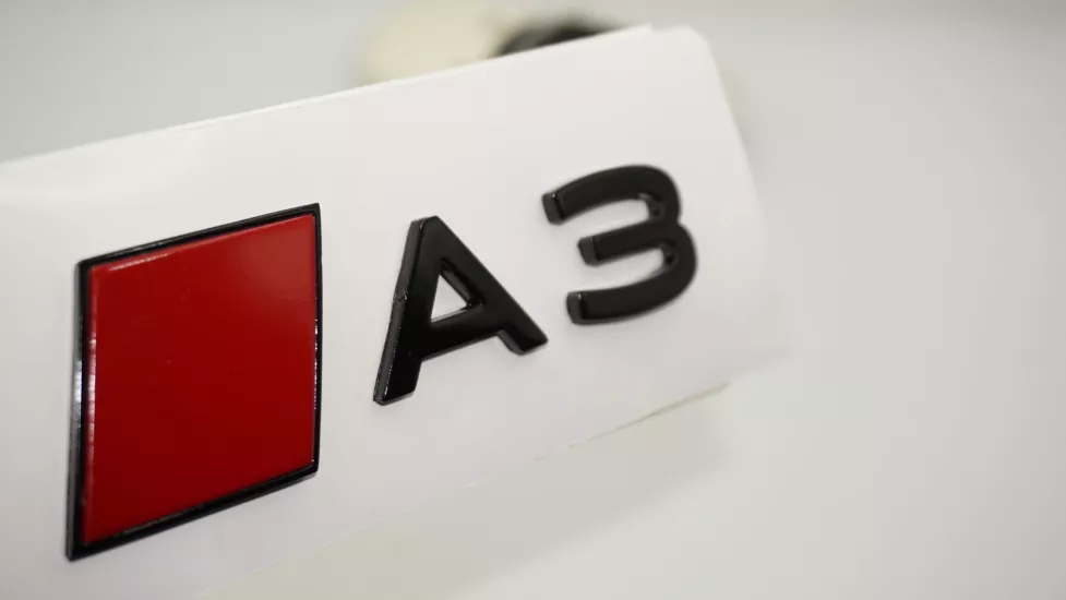 DK Tuning A3 2025+ Bagaj Kırmızı Siyah Yazı Logo Arma Audi İle Uyumlu