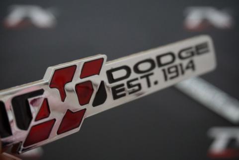 DODGE EST.1914 100.Yıl Çamurluk Yanı Logo