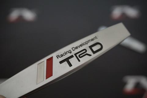 Toyota TRD Logo Yan Çamurluk 3M 3D Krom Metal Logo Amblem