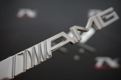 Mercedes Benz AMG Logo Ön Panjur Vidalı 3D Krom Metal Logo Amblem