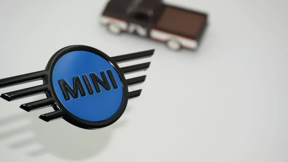 DK Tuning Mini Cooper Yeni Nesil Siyah Mavi Ön Kaput Logo Arma