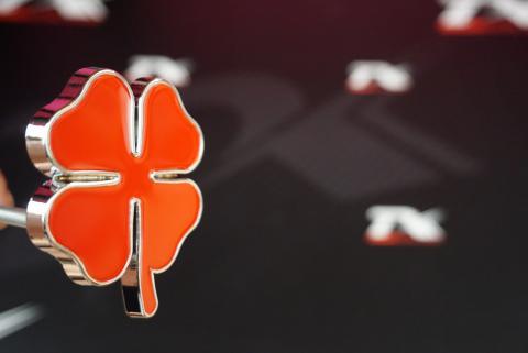 Alfa Romeo Logo Ön Panjur Vidalı 3D Krom Metal Logo Amblem
