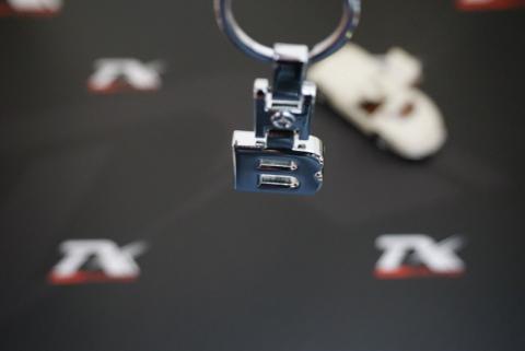Mercedes Benz B Series Logo Çift Yön Krom Metal Stil Anahtarlık
