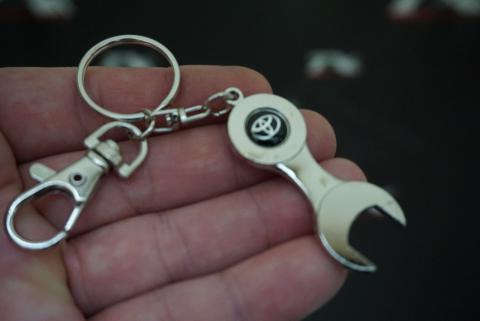 Toyota Logo İngiliz Anahtarlık Sibop Kapağı Seti