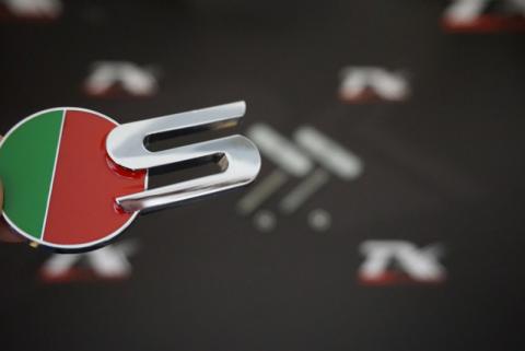 Jaguar S Logo Ön Panjur Vidalı 3D Krom Metal Logo Amblem