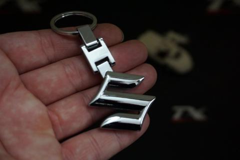 Suzuki Logo Krom Metal Çift Yön Anahtarlık
