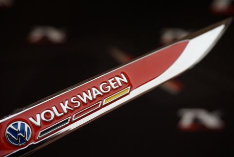 VW Volkswagen Logo Çamurluk Yanı Krom Metal Bıçak Logo