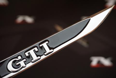 Volkswagen GTİ Logo Çamurluk Yanı Krom Metal Bıçak Logo