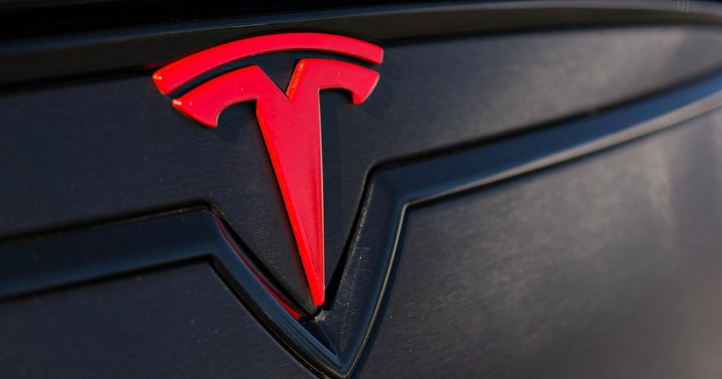 Tesla Model 3 S X Y Logo 3M 3D Kırmızı Rozet Amblem Orjinal Ürün