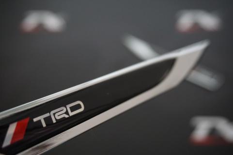 Toyota TRD Logo Çamurluk Yanı Krom Metal Bıçak Logo