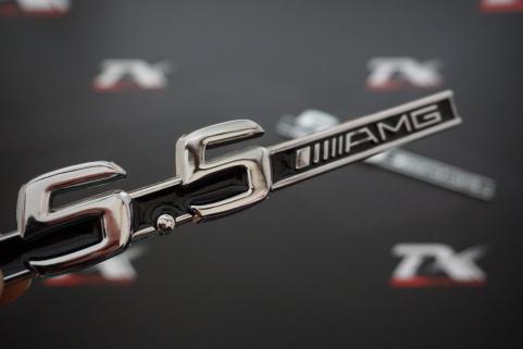 Mercedes Benz AMG 5.5 Çamurluk Yanı Krom Metal Logo Orjinal Ürün