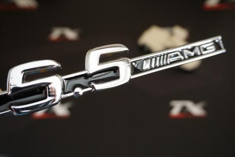 Mercedes Benz AMG 5.5 Ön Panjur Vidalı Krom Metal Logo Orjinal Ürün