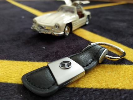 Mercedes Benz Logo Orjinal Deri Metal Anahtarlık