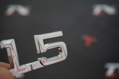 Audi 1.5 T Bagaj Krom Metal 3M 3D Yazı Logo Orjinal ürün