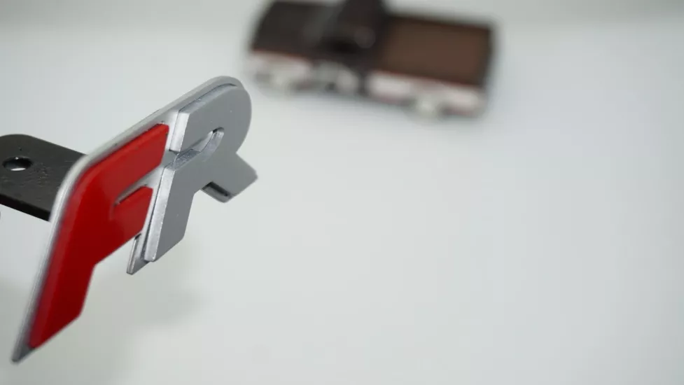 DK Tuning FR Ön Panjur Yeni Nesil Kırmızı Gri Logo Arma Seat ile Uyumlu