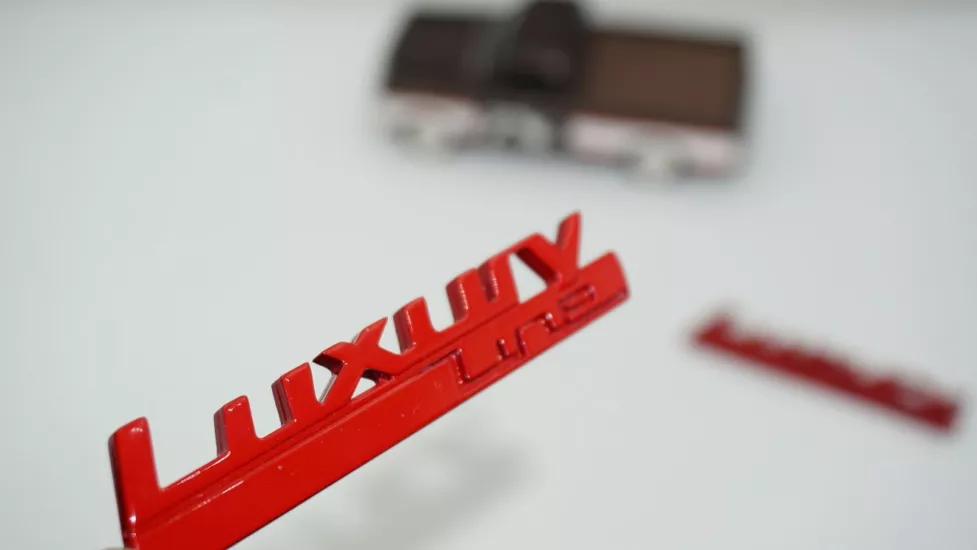 DK Tuning Bmw LuxuryLine Logo Yan Çamurluk Kırmızı Logo Amblem Arma Seti