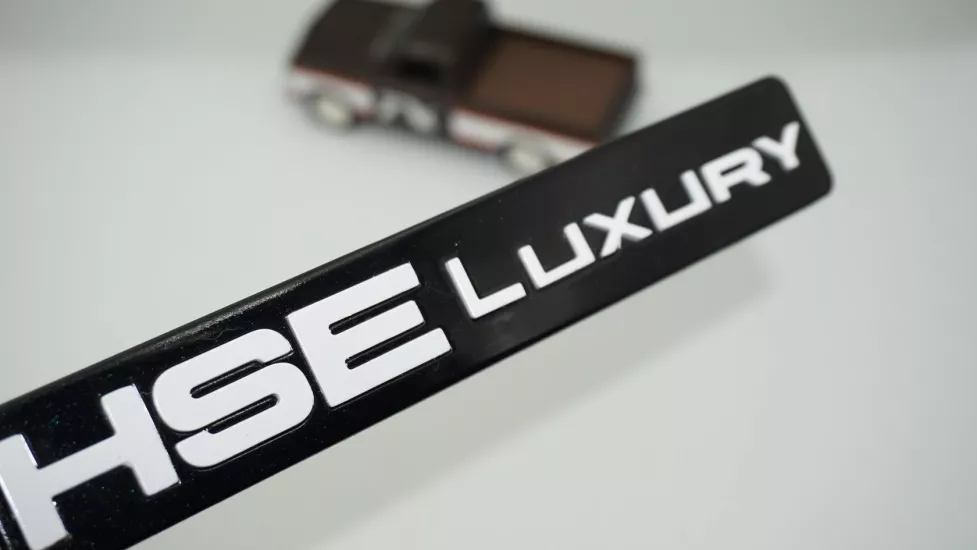 DK Tuning Land Rover Discovery 4 HSE Luxury Bagaj Siyah Beyaz Logo Amblem