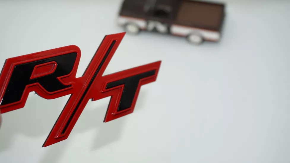 DK Tuning Challenger R/T Siyah Kırmızı Logo Arma Dodge ile Uyumlu