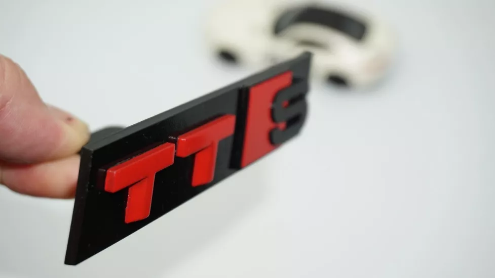 DK Tuning TTS Siyah Kırmızı Ön Panjur Logo Arma Audi İle Uyumlu