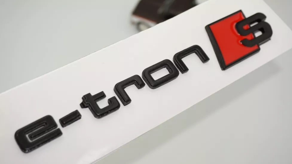 DK Tuning e-tron S Bagaj Siyah Kırmızı Yazı Logo Audi İle Uyumlu