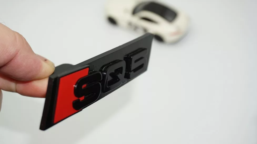 DK Tuning SQ5 Siyah Kırmızı Ön Panjur Logo Arma Audi İle Uyumlu