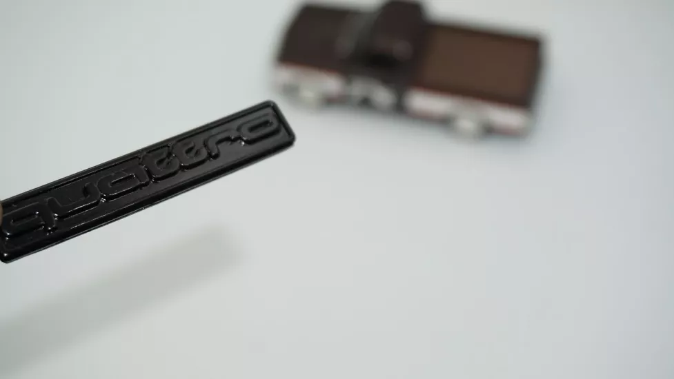 DK Tuning Quattro Siyah Torpido Bagaj Logo Amblem Audi İle Uyumlu