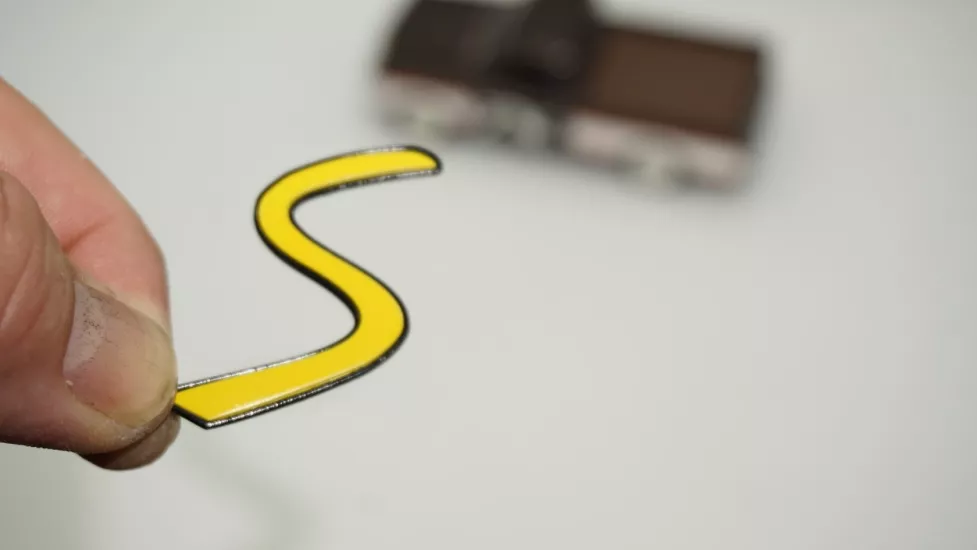 DK Tuning Mini Cooper S Bagaj Küçük Boy Siyah Sarı Logo Amblem