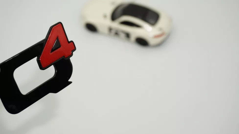 DK Tuning Alfa Romeo Q4 Kırmızı Siyah Bagaj Logo Arma