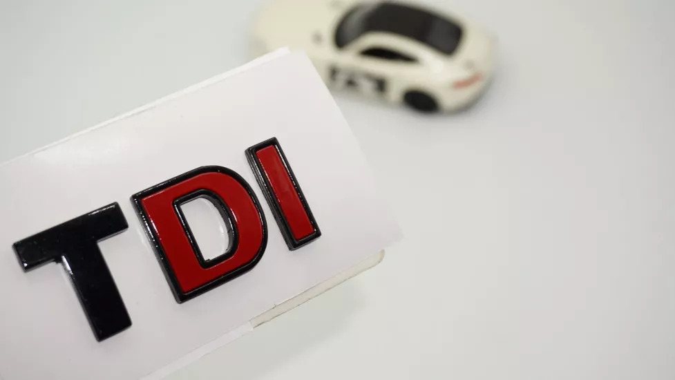 DK Tuning TDi Bagaj 2 Kırmızı Siyah ABS Yazı Logo Volkswagen İle Uyumlu