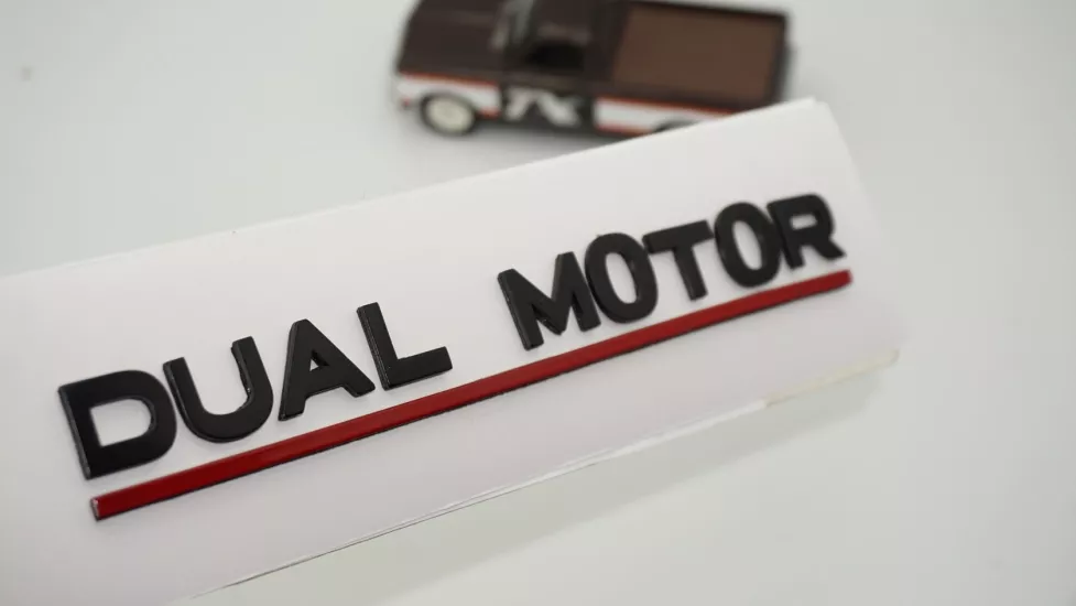 DK Tuning Tesla Dual Motor Bagaj Kırmızı Siyah Yazı Logo Arma