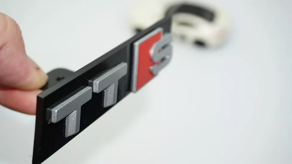 DK Tuning TTS Gri Kırmızı Ön Panjur Logo Arma Audi İle Uyumlu