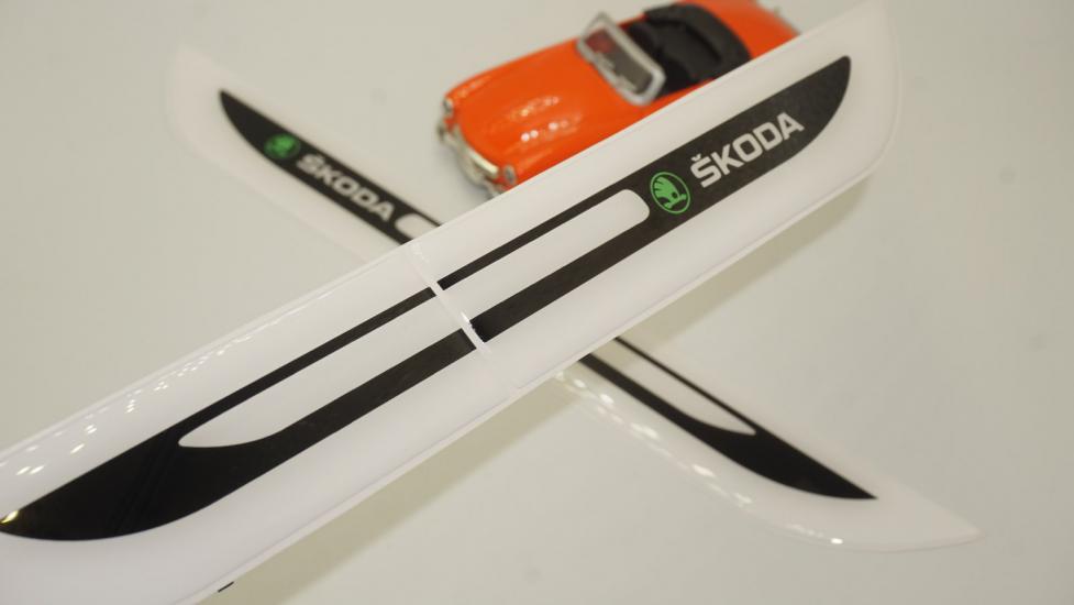 Skoda Logo Yan Çamurluk 3M 3D Damla Silikon Yeni Nesil Logo Amblem