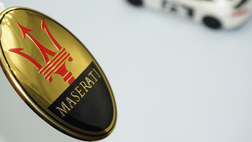 DK Tuning Maserati Quatrroporte Granturismo Ghibli Ön Kaput Logo 
