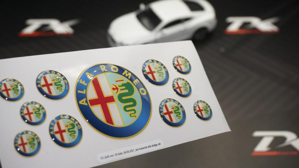 Alfa Romeo Logo 3M 3D Damla Silikon Torpido Bagaj Çamurluk Logo Amblem Arma Seti