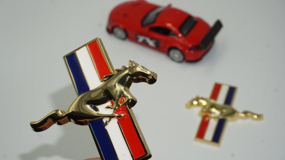Ford Mustang Koşan At Çamurluk Yanı 3M 3D Gold Metal Logo Amblem Seti