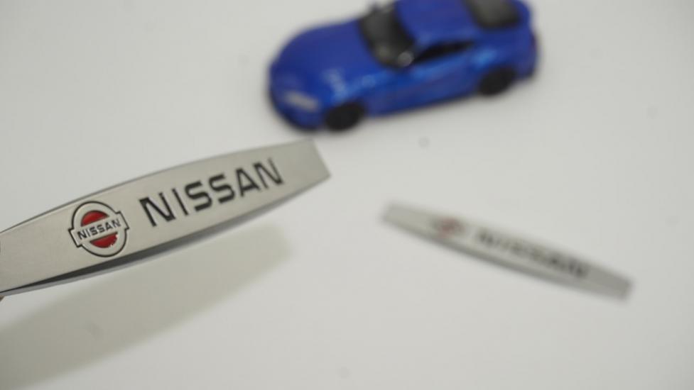 Nissan Logo Yan Çamurluk 3M 3D Krom Metal Logo Amblem