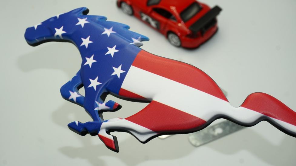 DK Ford Ranger Koşan At Ön Panjur Vidalı Amerikan Bayrak 3D Metal Logo