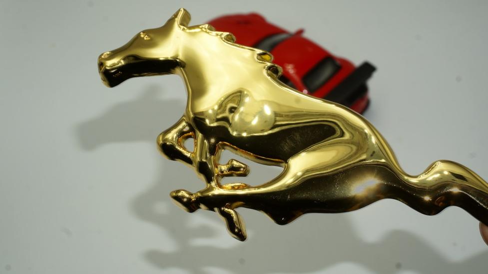 DK Ford Ranger Koşan At Bagaj Gold Metal Logo