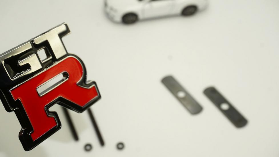 Nissan GTR Ön Panjur Vidalı 3D Krom Metal Logo Amblem