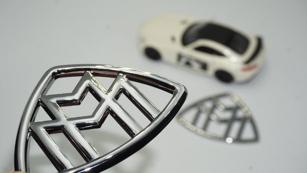 Maybach Yan Kanatlar Krom Metal Logo Arma