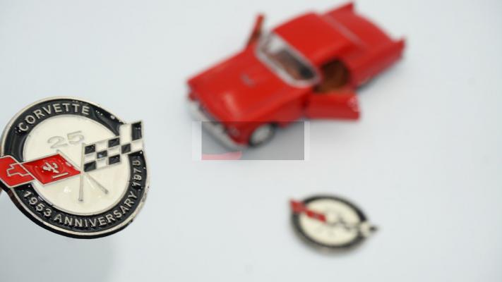 Chevrolet Corvette 25 Anniversary Çamurluk Yanı Rozet Logo Arma