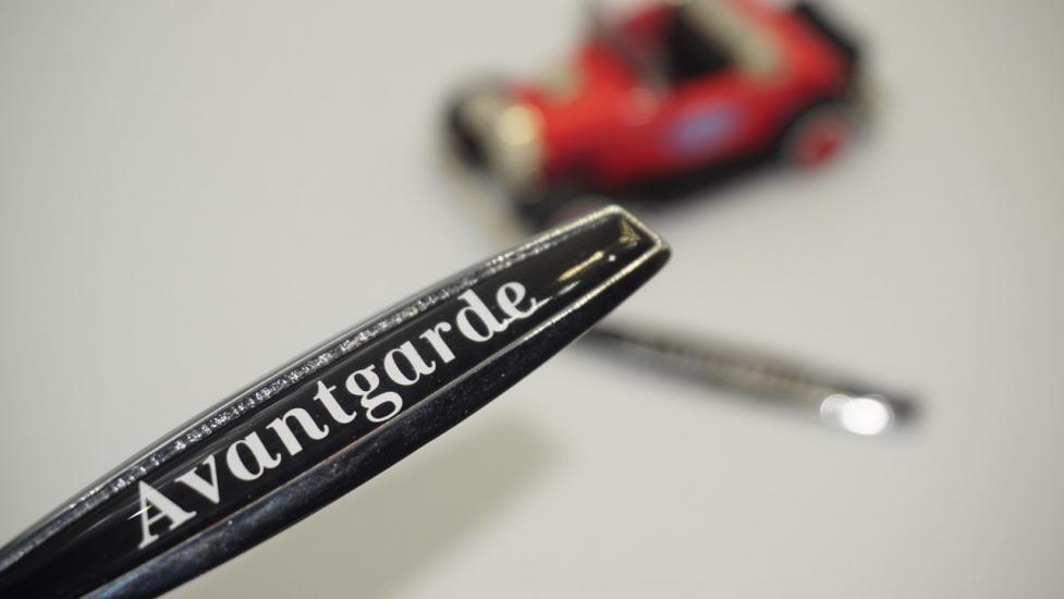 Avantgarde Logo Yan Çamurluk 3M 3D Krom Metal Logo Amblem