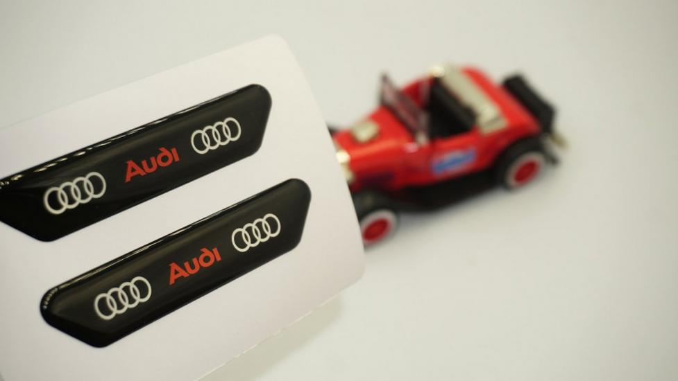 Audi S RS TT E-Tron Çamurluk Yanı Ve Ayna Metalize Damla Desen 3M Logo Arma