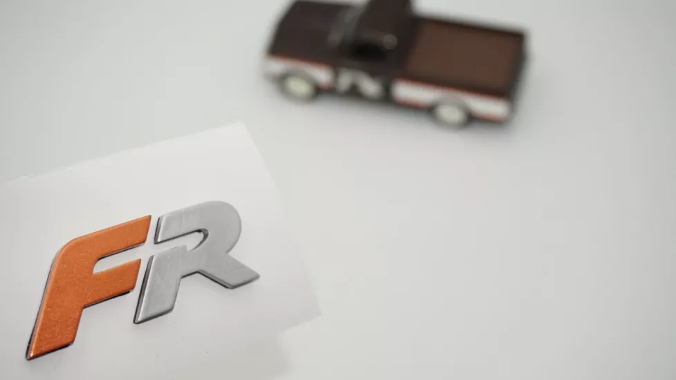 DK Tuning FR Bagaj Yeni Nesil Bronz Gri Logo Arma Seat ile Uyumlu