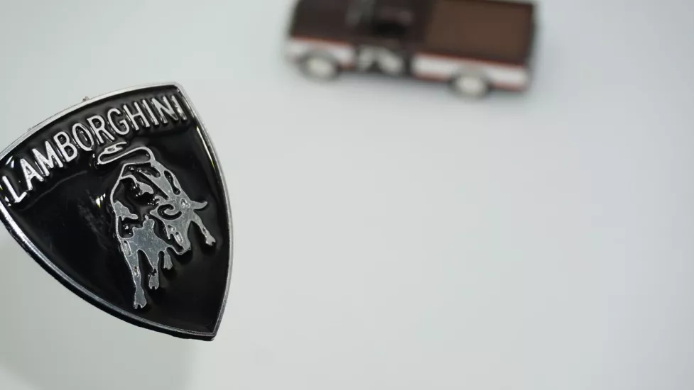 DK Tuning Lamborghini Kaput Body Siyah Metal Logo Amblem